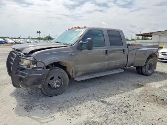 2002 Ford Super Duty F-350 DRW XL