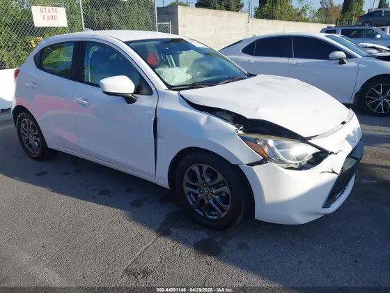 2020 Toyota Yaris Hatchback LE