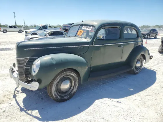 1940 Ford CUSTOM DELUXE