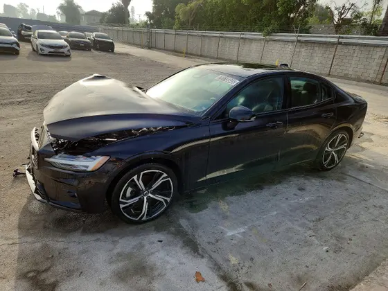 2025 Volvo S60 Plus