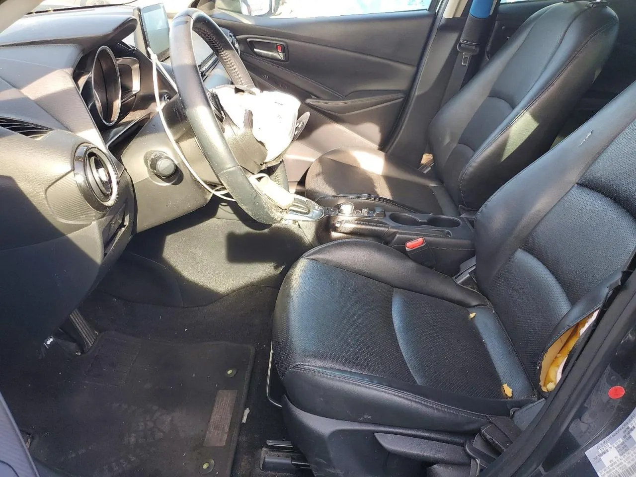 2020 Toyota Yaris Hatchback LE
