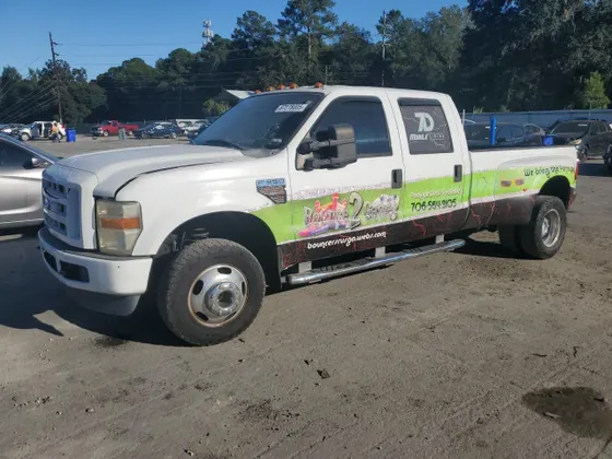 2010 Ford Super Duty F-350 DRW XL