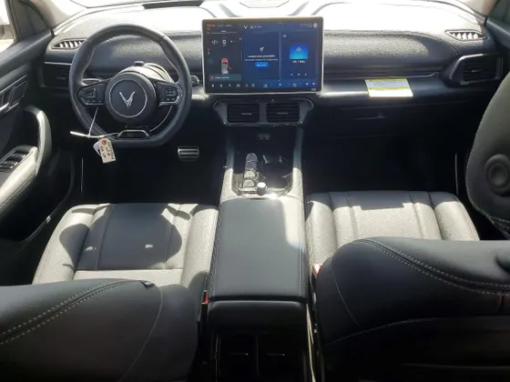 2025 VinFast VF 8 Eco