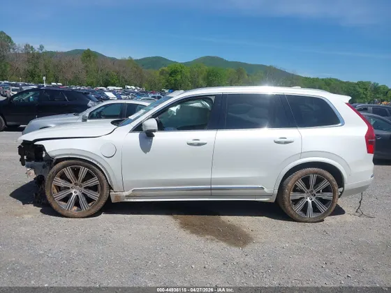 2025 Volvo XC90 Plug-In Hybrid Ultra