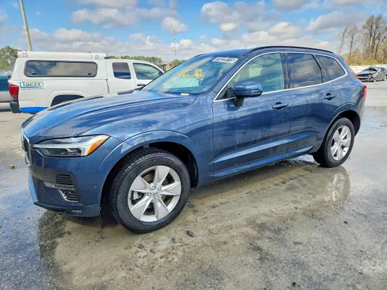 2022 Volvo XC60 Momentum
