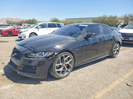 2017 Jaguar XE 35t R-Sport