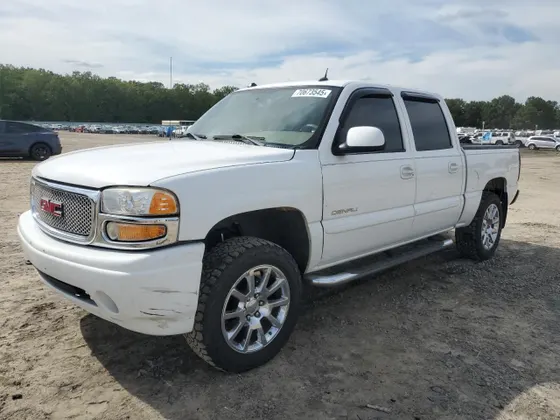 2005 GMC Sierra Denali K1500 DENALI