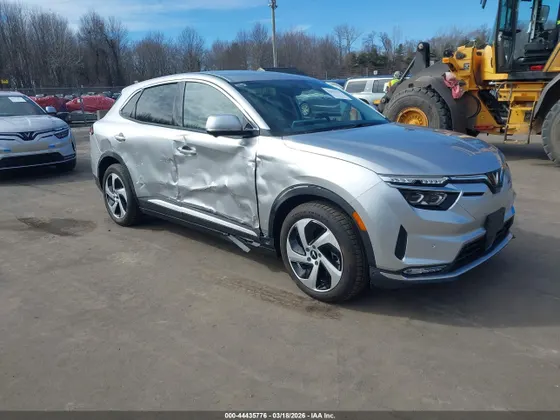 2025 VinFast VF 8 Eco