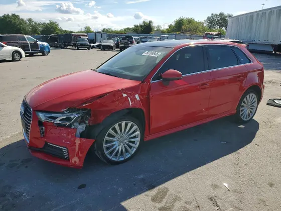 2017 Audi A3 Sportback e-tron Premium Plus