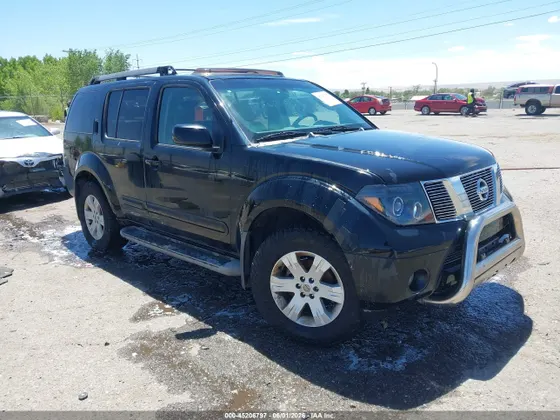 2005 Nissan Pathfinder LE