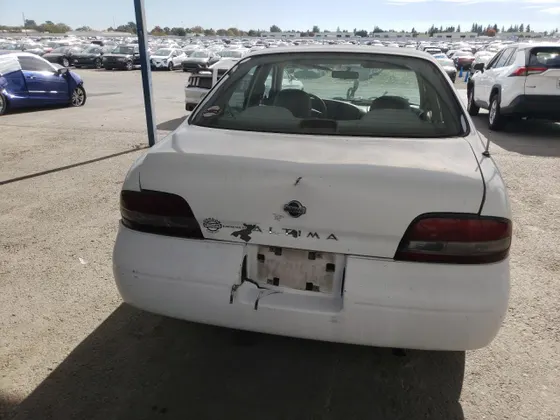 1997 Nissan Altima XE