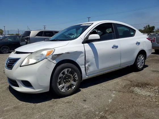 2013 Nissan Versa SL