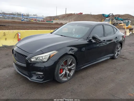2011 INFINITI M56
