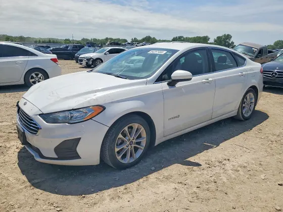 2019 Ford Fusion Hybrid SE