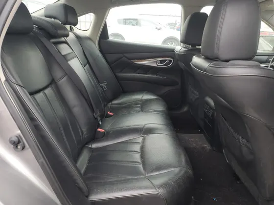 2012 INFINITI M56