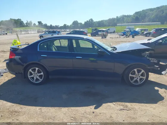 2004 INFINITI G35 Sedan w/Leather