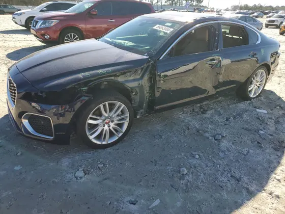 2022 Jaguar XF SE