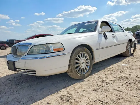 2004 Lincoln Town Car Signature