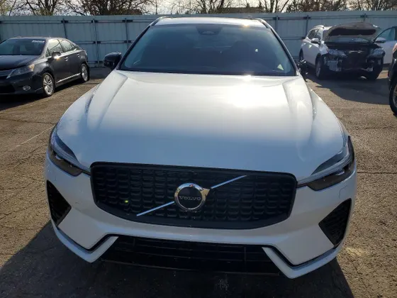 2025 Volvo XC60 Plug-In Hybrid Core