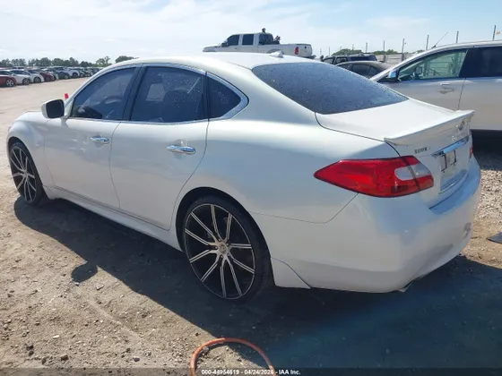 2011 INFINITI M56