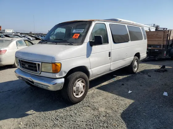 2004 Ford Econoline Wagon XL