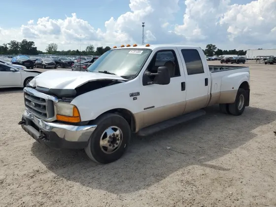 1999 Ford Super Duty F-350 DRW XL