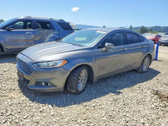 2014 Ford Fusion Energi SE Luxury