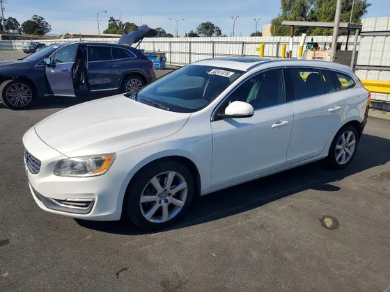 2017 Volvo V60 Premier