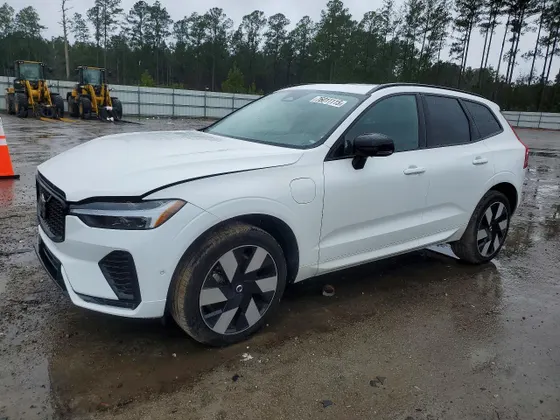 2025 Volvo XC60 Plug-In Hybrid Plus