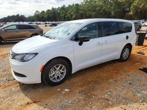 2025 Chrysler Voyager LX