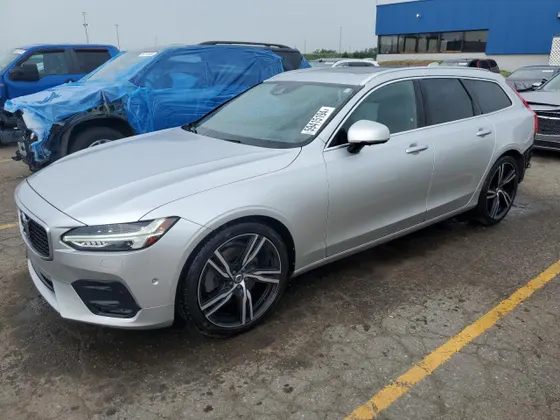 2018 Volvo V90 T6 R-DESIGN