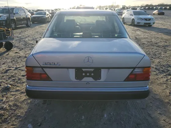 1992 Mercedes-Benz 300 Series 300E