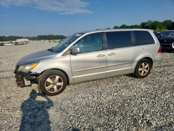 2010 Volkswagen Routan SE