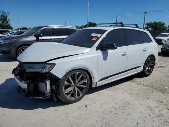 2023 Audi SQ7 Premium Plus