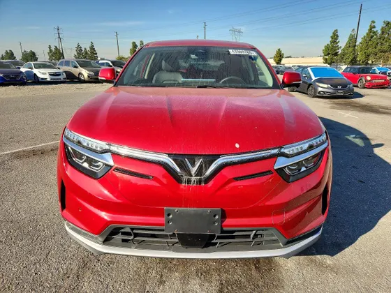 2024 VinFast VF 8 Eco