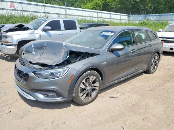 2019 Buick Regal TourX Essence