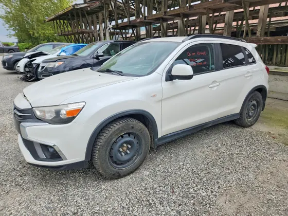 2018 Mitsubishi RVR SE