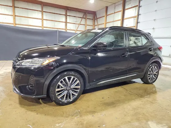 2022 Nissan Kicks SR