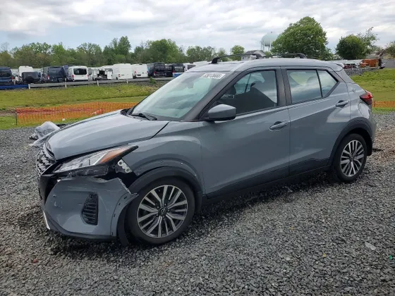 2022 Nissan Kicks SV