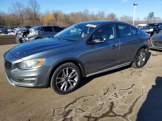 2016 Volvo S60 Cross Country T5 Platinum