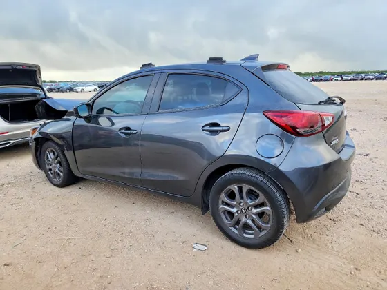2020 Toyota Yaris Hatchback LE