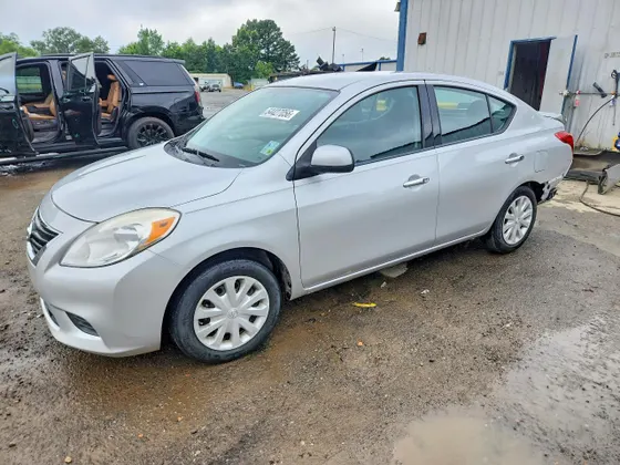 2014 Nissan Versa SV