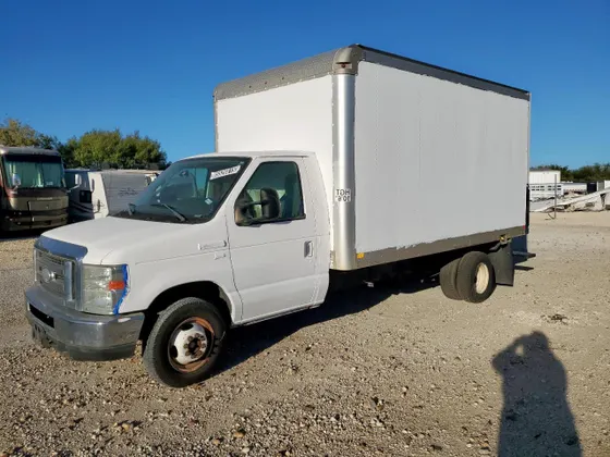 2014 Ford Econoline Commercial Cutaway E450 SUPER DUTY CUTAWAY VAN