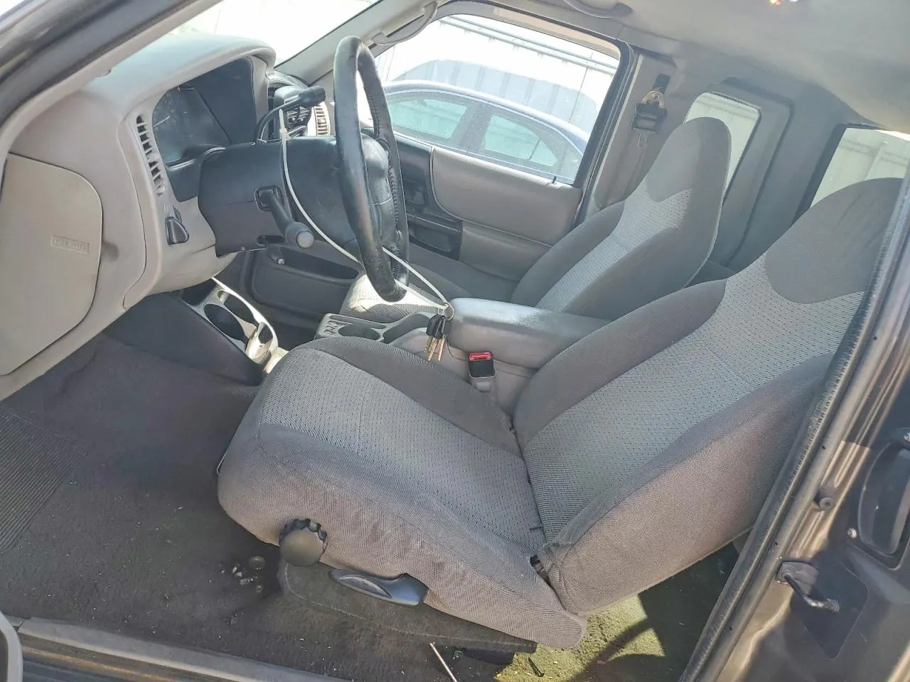 2000 Mazda B-Series 4WD Truck SE