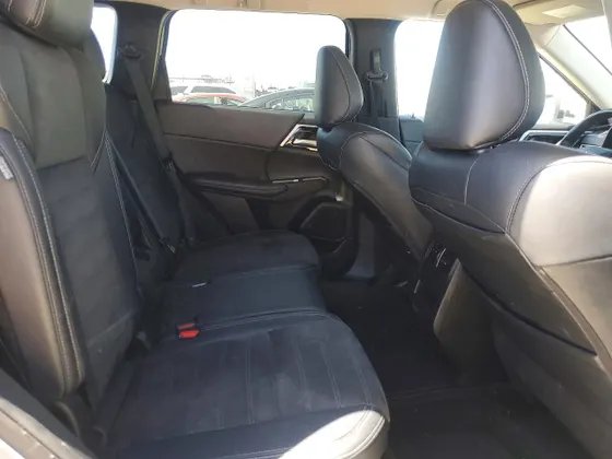 2023 Mitsubishi Outlander PHEV SE