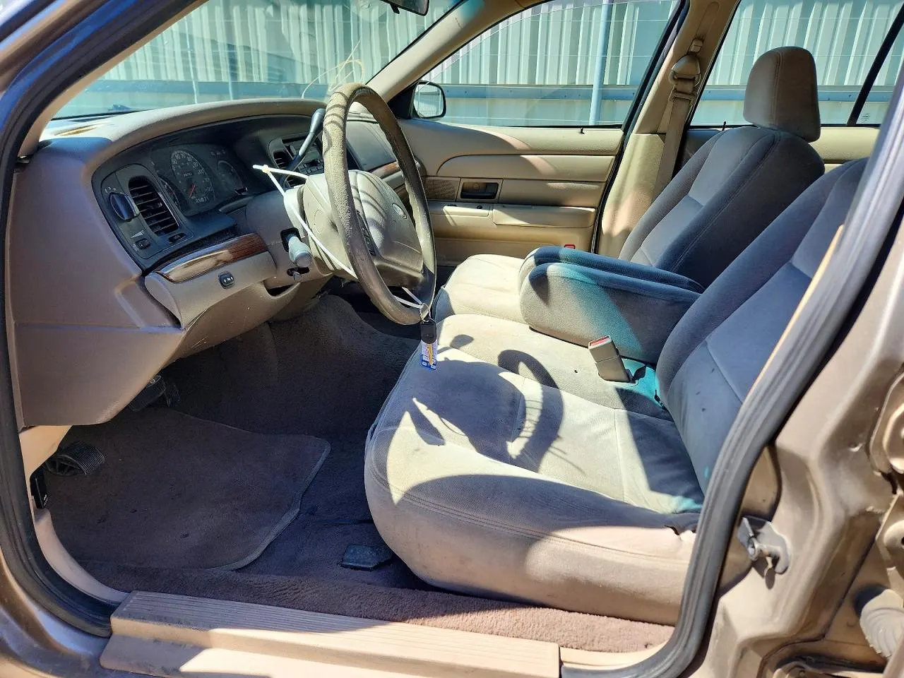 2003 Ford Crown Victoria Standard
