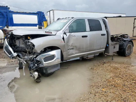 2022 Ram 3500 Chassis Cab Tradesman