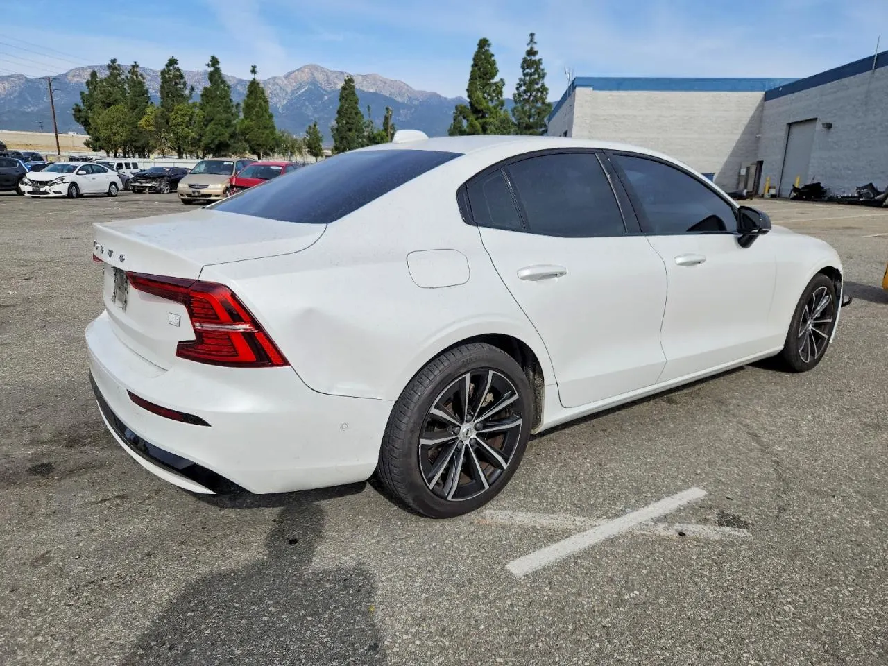 2024 Volvo S60 Recharge Plug-In Hybrid Plus Dark Theme