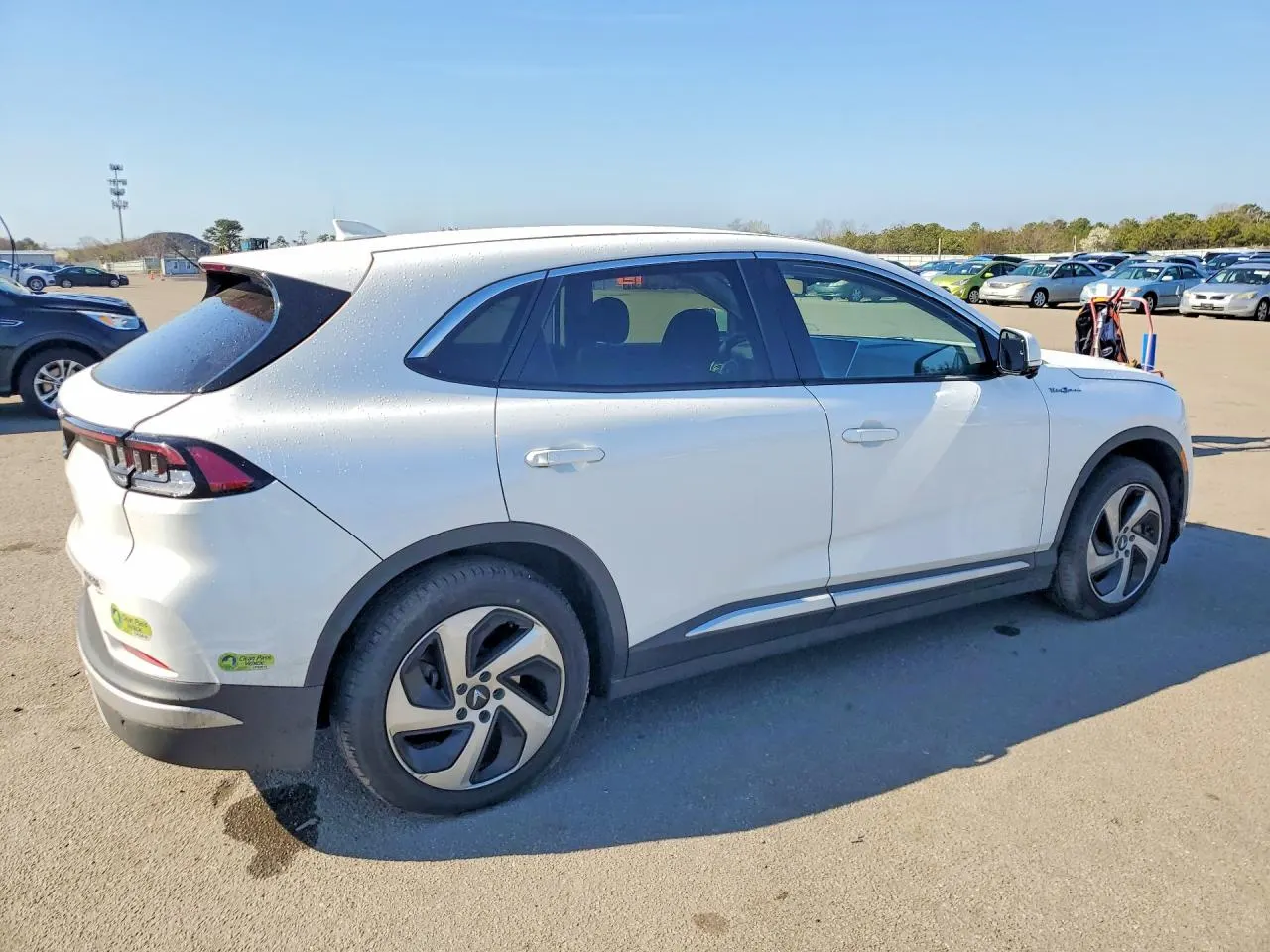 2024 VinFast VF 8 Eco