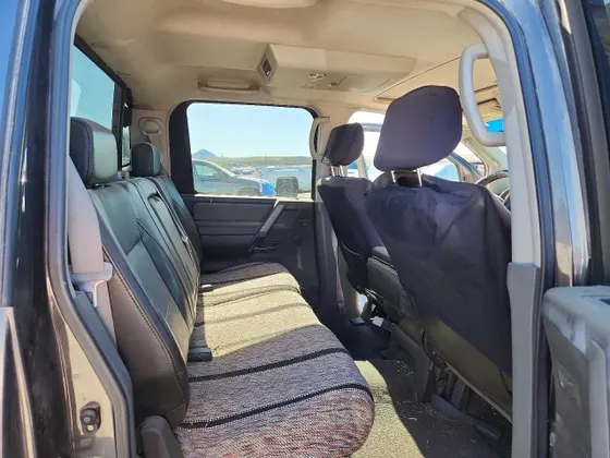 2005 Nissan Titan SE
